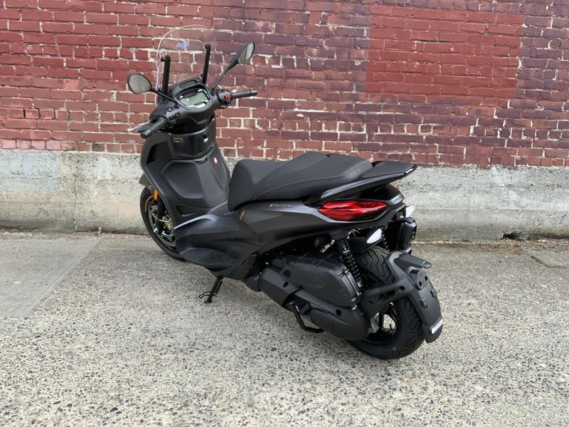 New 2027 PIAGGIO BV 400 25TH ANNIVERSARY 