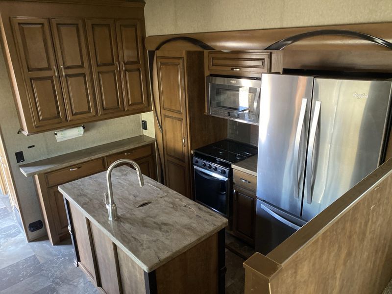 Used 2018 FOREST RIVER CEDAR CREEK 38 FLX Image 15