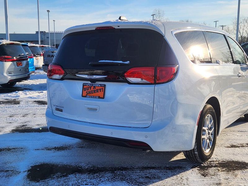 New 2026 Chrysler Voyager Lx