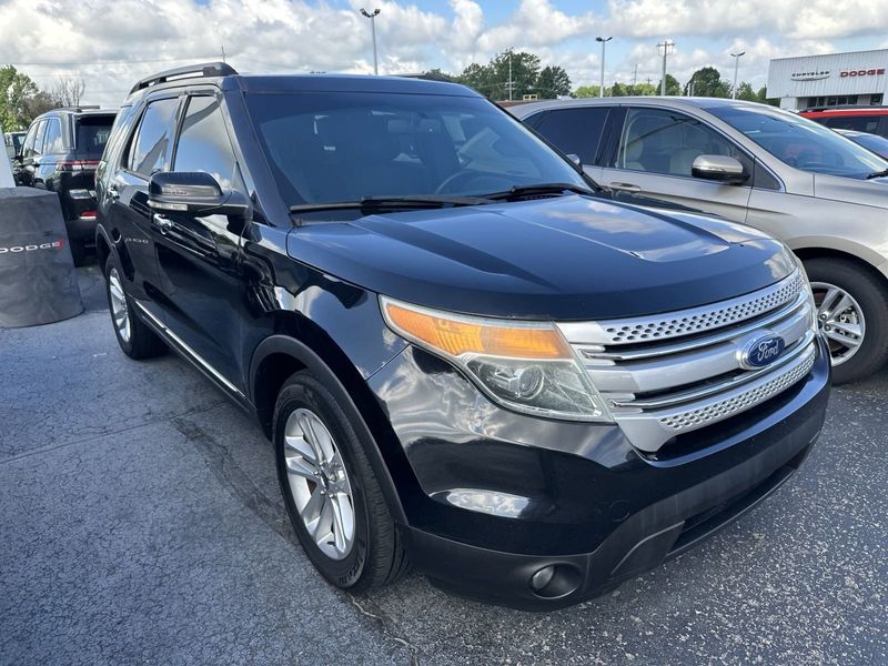 2011 Ford Explorer XLTImage 3