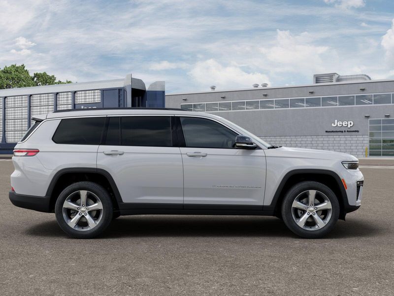 New 2026 Jeep Grand Cherokee L Limited 4x4Image 13