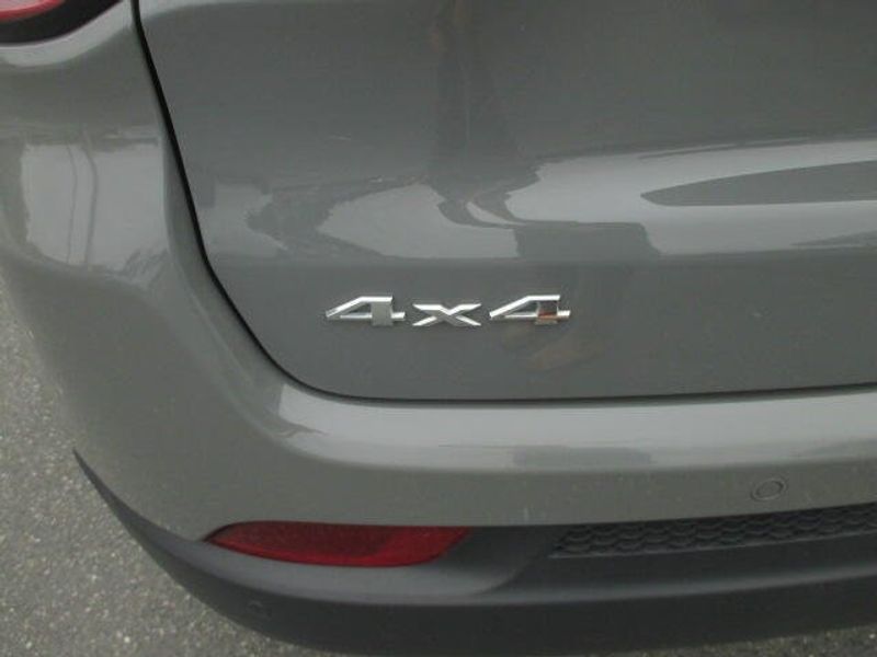 Used 2023 Jeep Compass LimitedImage 12