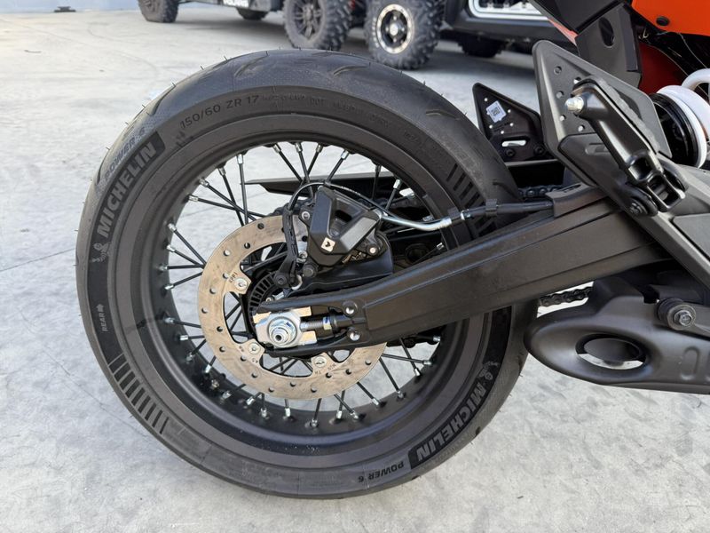New 2025 KTM 390 SMC R Image 11
