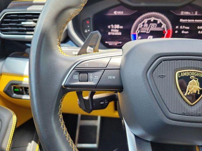 2019 Lamborghini Urus photo 20
