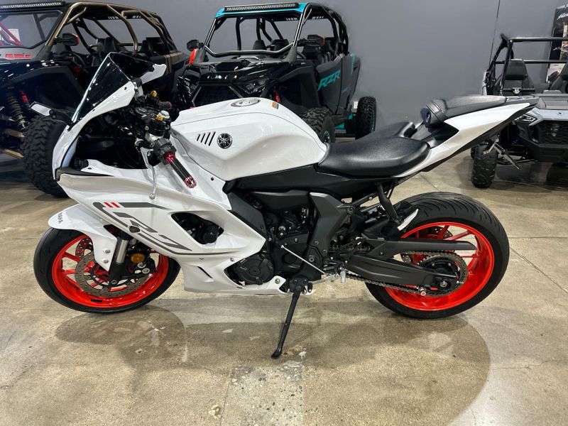 2023 Yamaha YZF-R7 Image 11