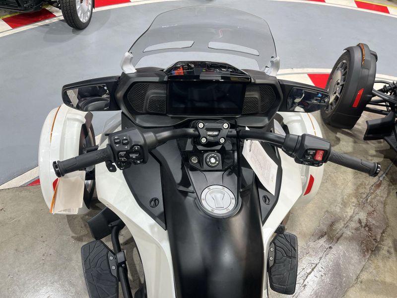 New 2026 Can-Am SPYDER F3 LIMITED (SE6) Image 10