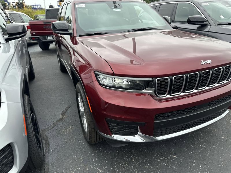 New 2025 Jeep Grand Cherokee L Laredo X 4x4Image 3