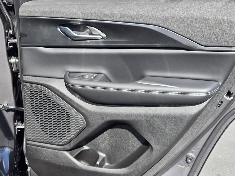 New 2026 Jeep Grand Cherokee Laredo X 4x2