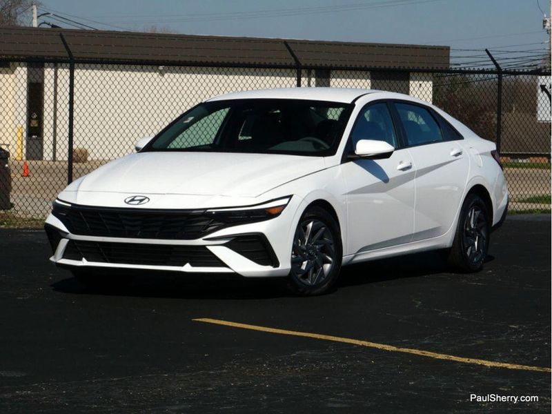 2024 Hyundai Elantra SELImage 5
