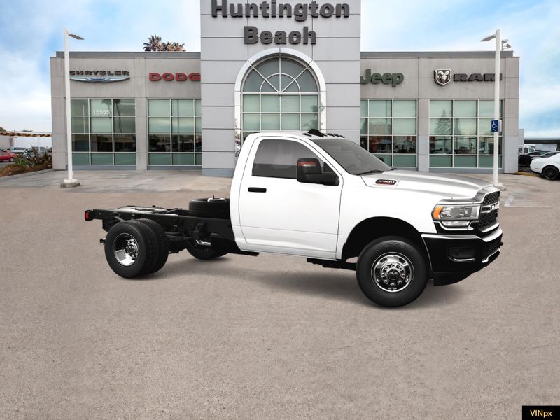 2023 RAM 3500 Chassis Cab Tradesman/SLTImage 8
