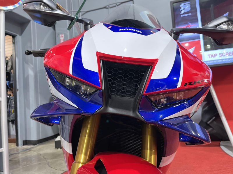 New 2025 Honda CBR1000RR-R FIREBLADE SP Image 13