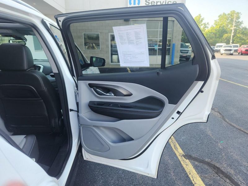 Used 2024 GMC Terrain SLT