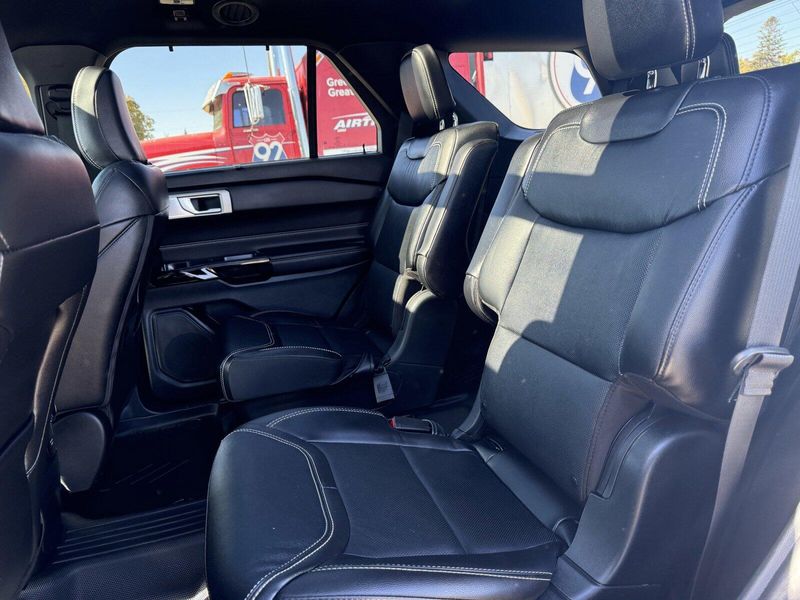 2024 Ford Explorer STImage 13