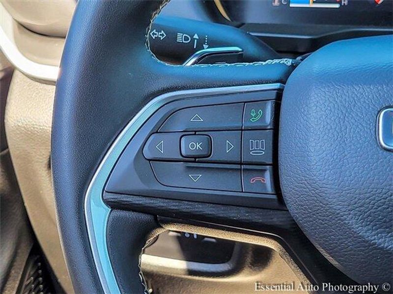 2024 Jeep Grand Cherokee Laredo photo 13