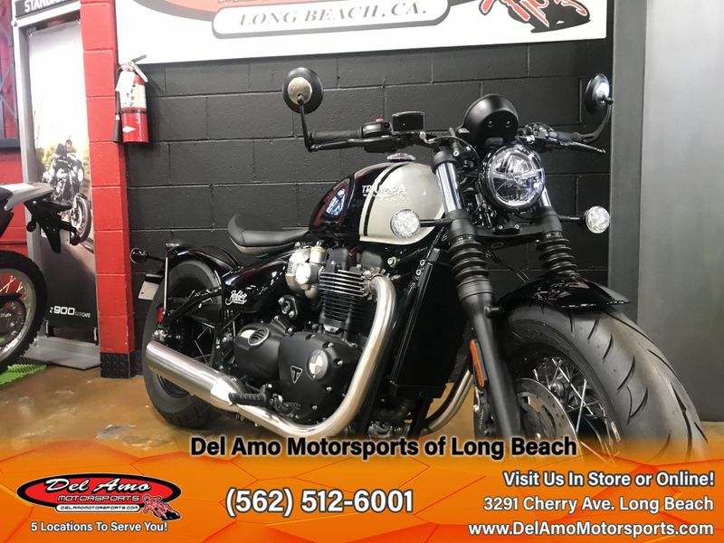 2024 Triumph BONNEVILLE BOBBER  in a JET BLACK/ASH GRAY exterior color. Del Amo Motorsports of Long Beach (562) 362-3160 delamomotorsports.com 