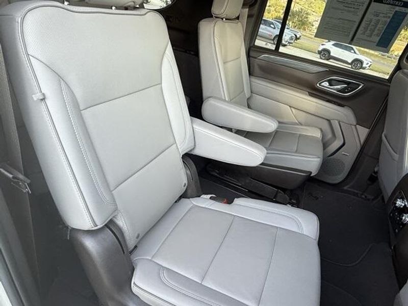 2023 Gmc Yukon XL SLT photo 4