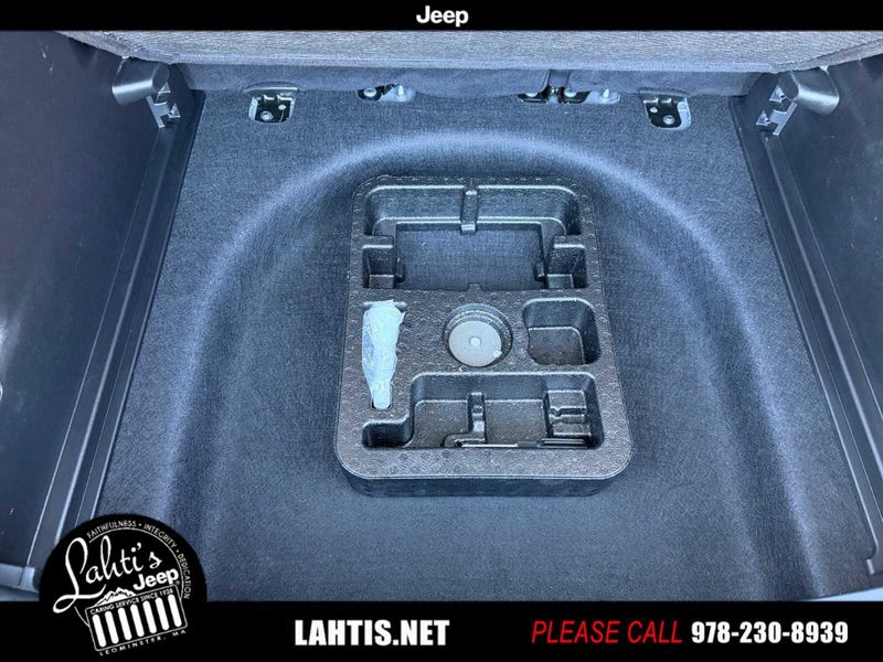 2022 Jeep Compass Latitude photo 19