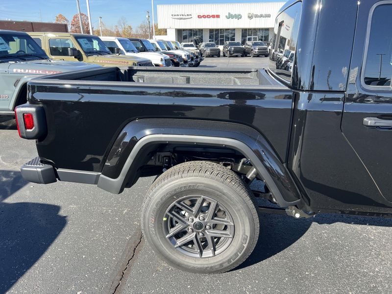 New 2026 Jeep Gladiator Sport S 4x4Image 6