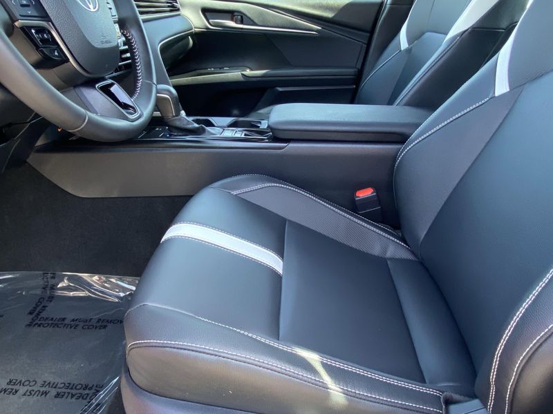 2025 Toyota Camry SEImage 17