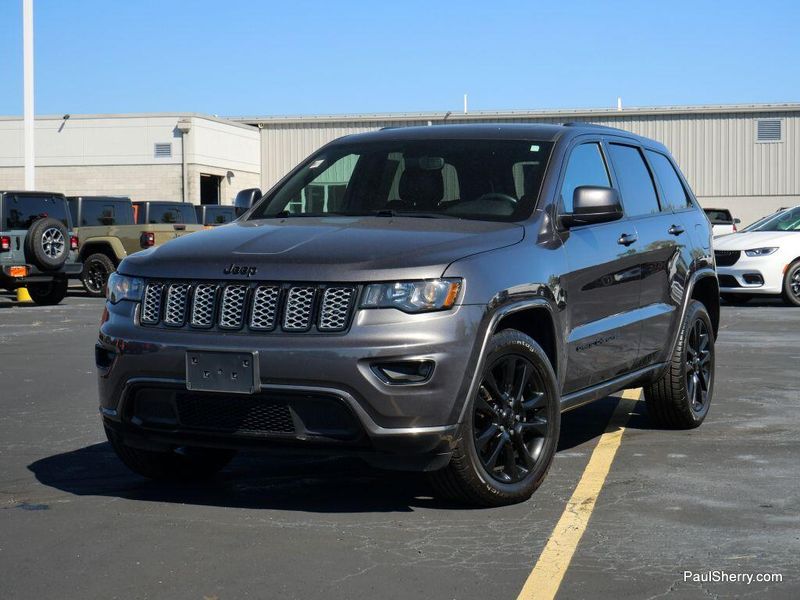 2018 Jeep Grand Cherokee Altitude photo 3