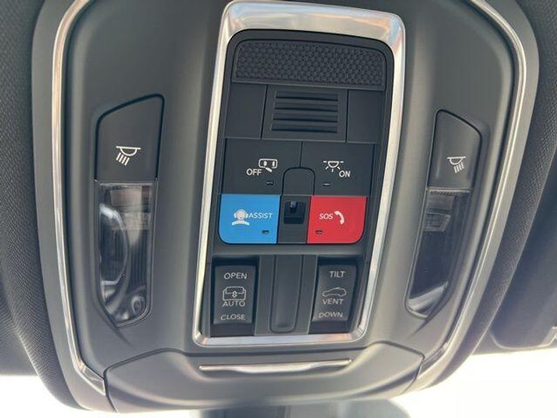 2025 Jeep Grand Cherokee Laredo X 4x4