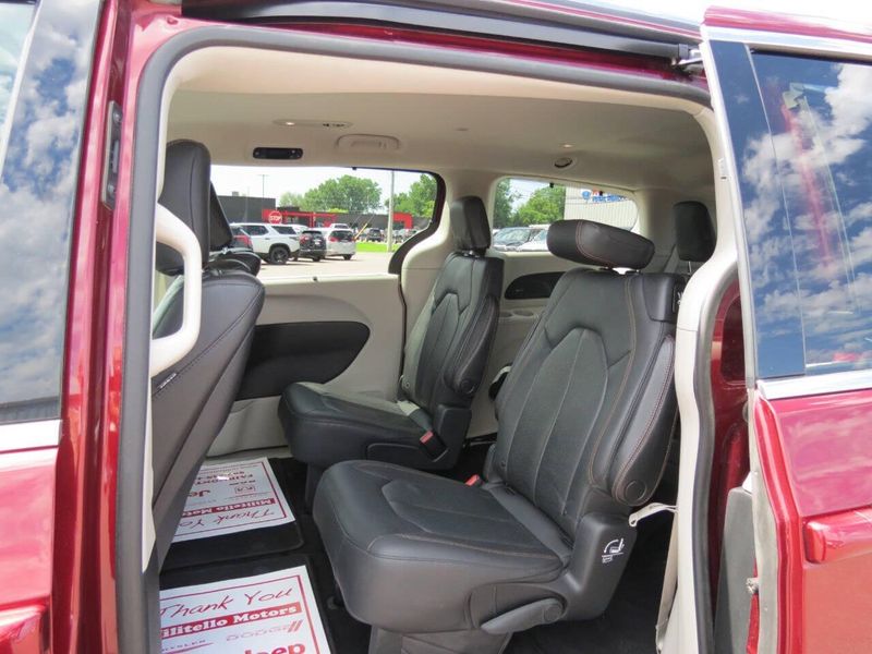 2020 Chrysler Pacifica Touring Plus photo 22