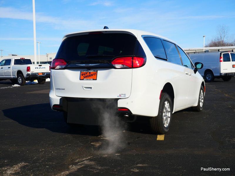 New 2026 Chrysler Voyager LX