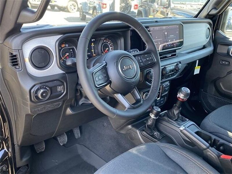 2025 Jeep Wrangler 4-door WillysImage 15