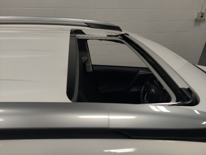2018 Toyota RAV4 Hybrid XLE w/Navigation AWDImage 7