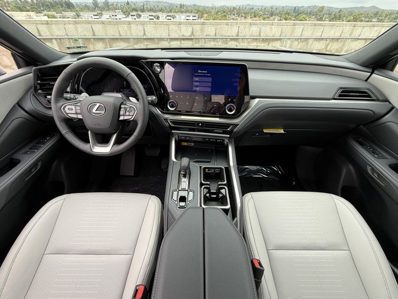 2025 Lexus TX Image 26