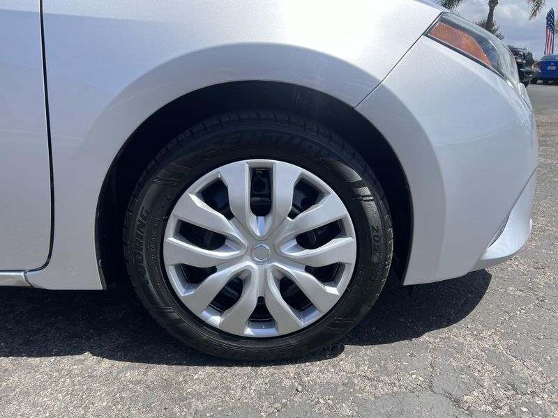 2015 Toyota Corolla LEImage 26