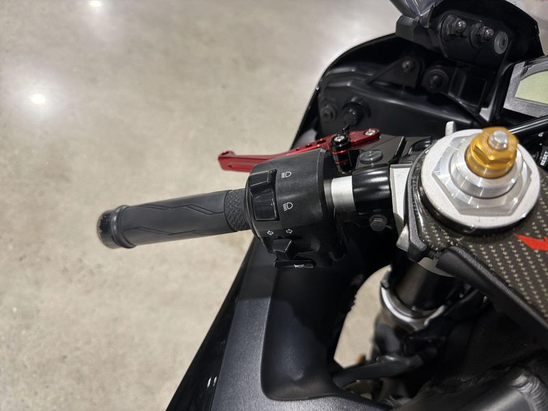 Used 2015 Yamaha YZF-R6 Image 22