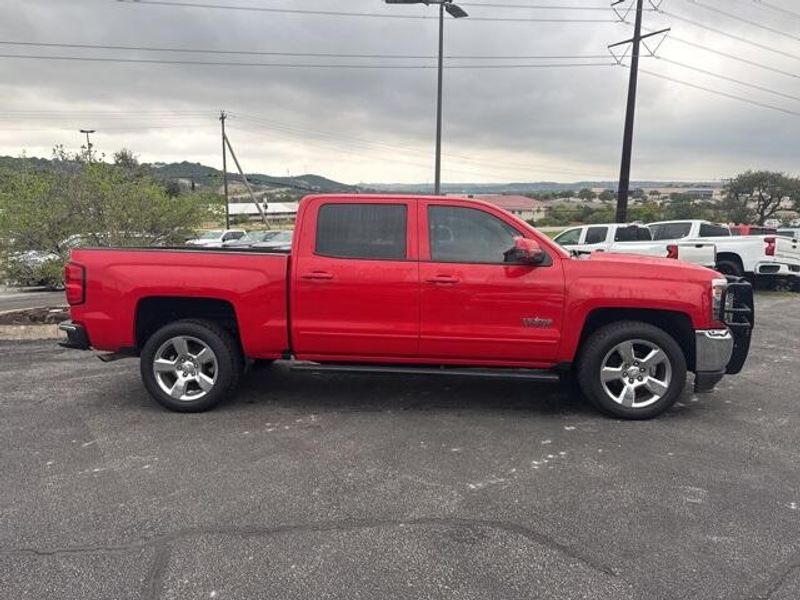 2017 Chevrolet Silverado 1500 LT photo 4