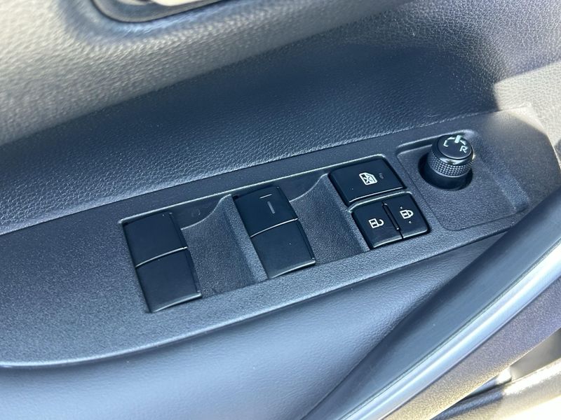 Used 2024 Toyota Corolla SEImage 18