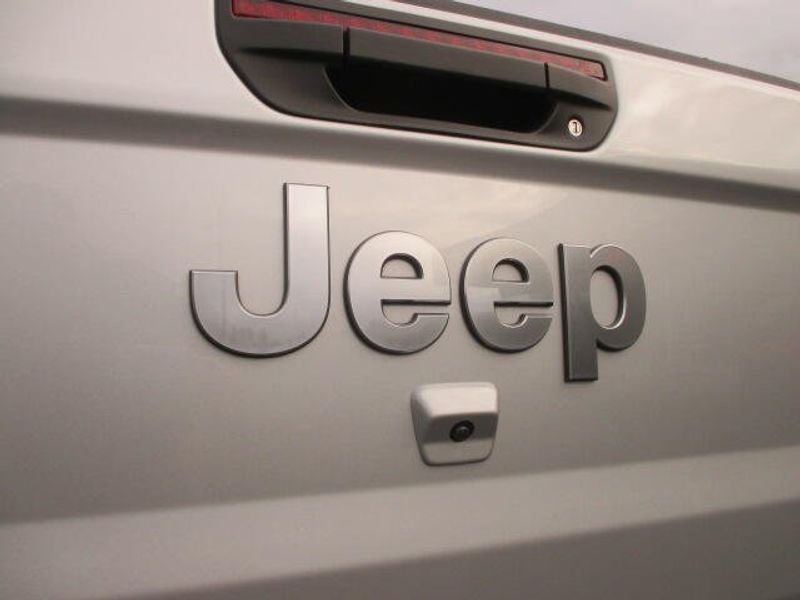 Used 2023 Jeep Gladiator OverlandImage 8