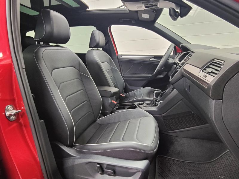 Used 2024 Volkswagen Tiguan AWD SEL R-Line w/Sunroof/NavImage 6
