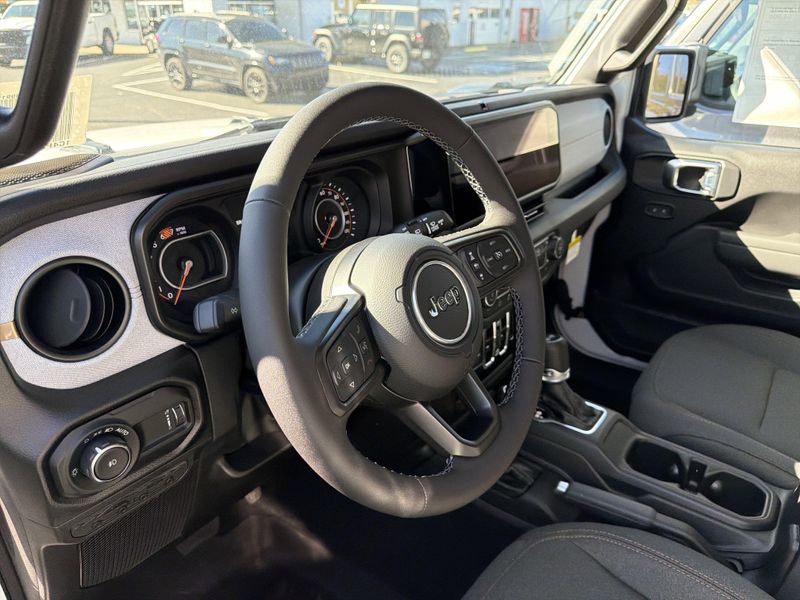 New 2026 Jeep Wrangler 4-door Sport SImage 19