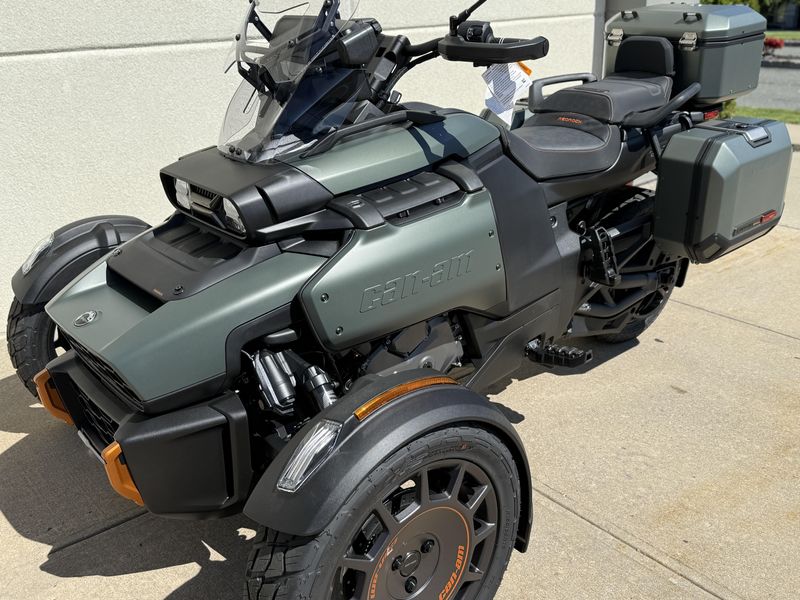 2025 Can-Am CANYON REDROCKImage 2