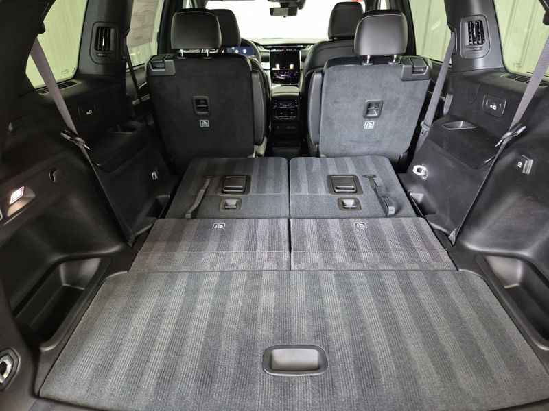New 2025 Jeep Grand Cherokee L Limited 4x4Image 16