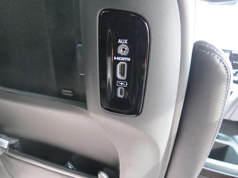 New 2026 Chrysler Pacifica SelectImage 21