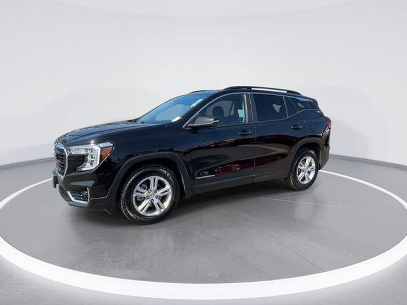 Used 2022 GMC Terrain SLEImage 4
