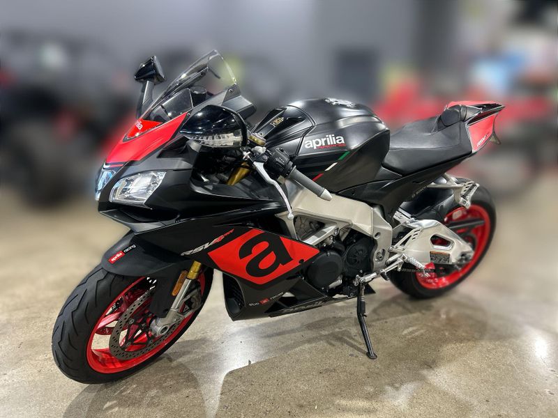 Used 2018 Aprilia RSV4 RF Image 16