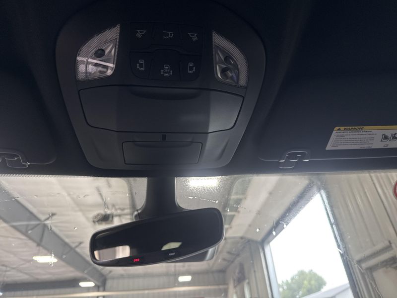 New 2027 Chrysler Pacifica SelectImage 23
