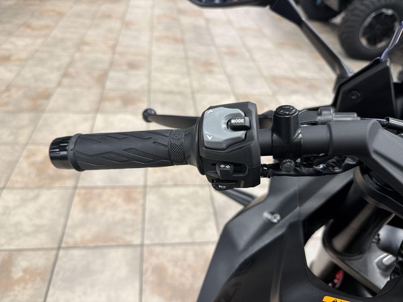 New 2027 Suzuki GSX-8R Image 22