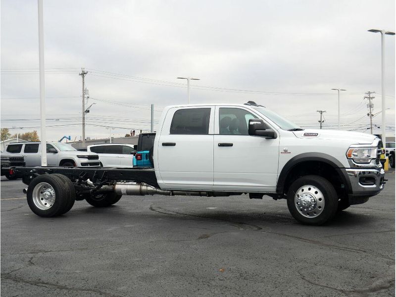 2024 RAM 5500 Tradesman Chassis Crew Cab 4x4 84