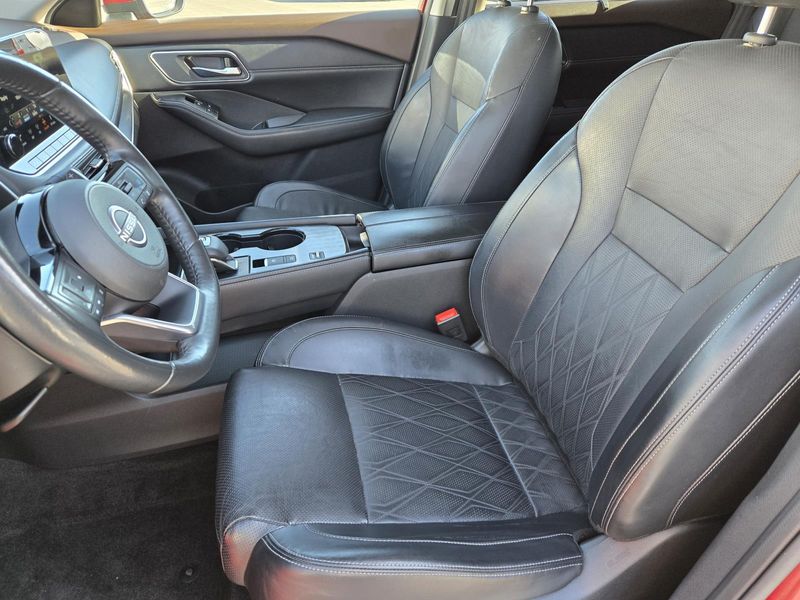 Used 2022 Nissan Rogue FWD Platinum