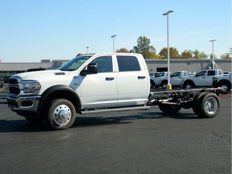 2024 RAM 5500 Tradesman Chassis Crew Cab 4x4 84