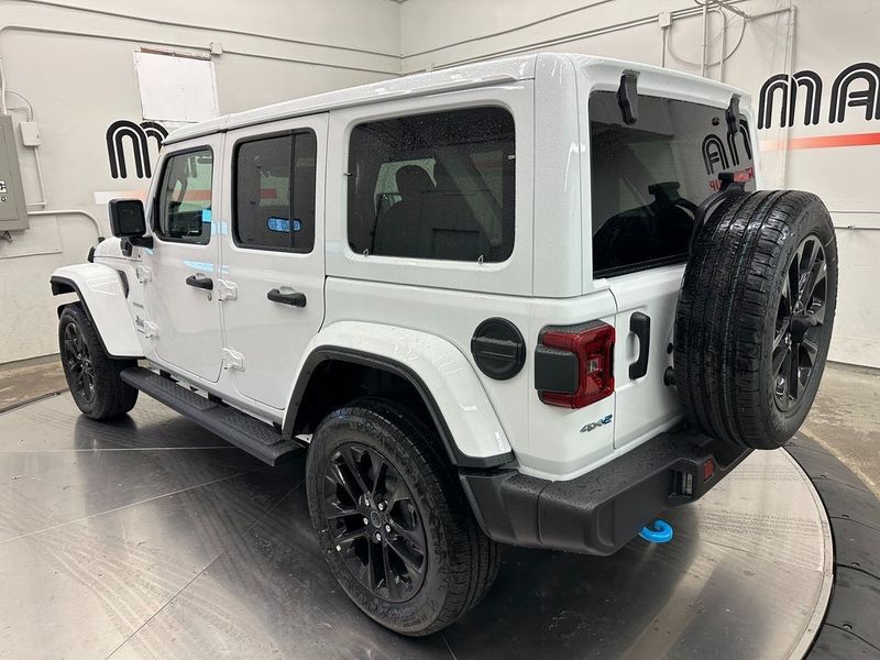 2024 Jeep Wrangler 4-door Sahara 4xeImage 8