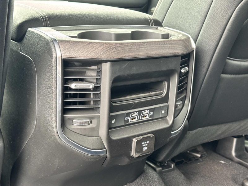 New 2026 RAM 1500 Laramie Crew Cab 4x2 5'7' Box