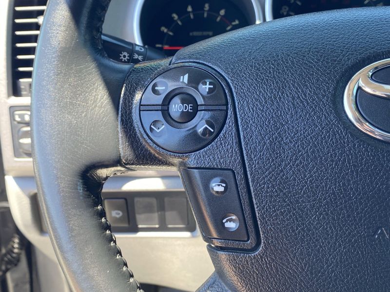 Used 2011 Toyota Sequoia LtdImage 27